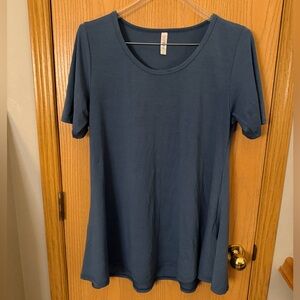 LULAROE Like New Blue Gray Short Sleeve Side Slit Perfect T Women’s Size L